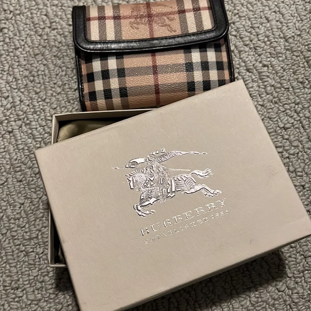 Burberry Women’s Wallet - Picture 2 of 3